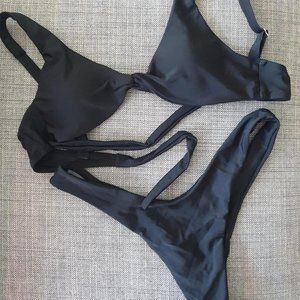 NWOT Black Cheeky Bikini Set - Size Medium